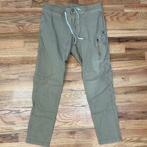 Vuori Men's Olive Cargo Pants